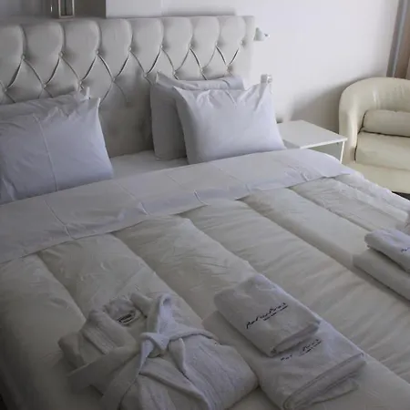 Maroulina's Boutique & *