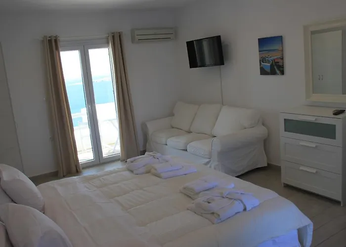 Maroulina's Boutique &