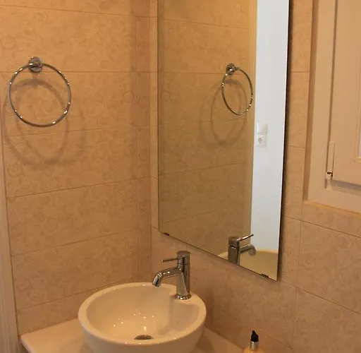 Maroulina's Boutique &