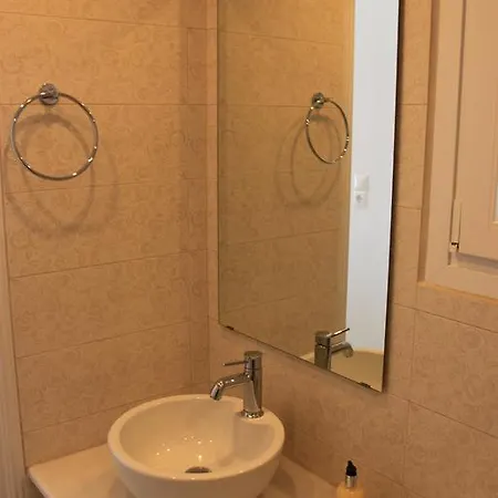 Maroulina's Boutique &